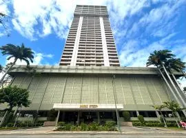 Royal Kuhio 1602 - Spacious Studio with Stunning Mountain Views in the Heart of Waikiki!