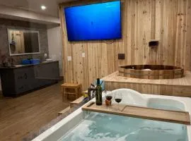 Luxury suite with Sauna and Spa Bath, Dogs Welcome - Elkside Hideout