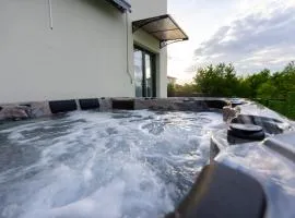 Jacuzzi & luxury house