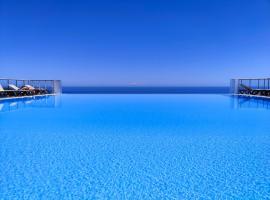 Le COQ -Splendide vue -magnifique piscine -Parking, hotel a Cap d'Ail