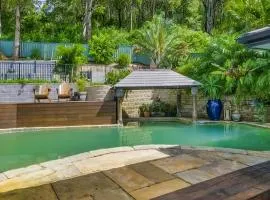 Splendour Hideaway - Luxury pool at Caves Beach