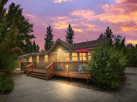 The Bearpaw Bungalow Near the Lake w/fenced yard, hotell i Big Bear Lake