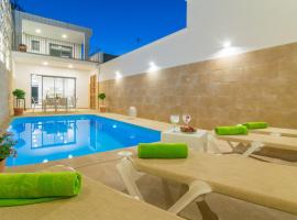 Can Serra - Villa With Private Pool In Sa Pobla, Hotel in Sa Pobla