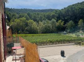 Appartement au calme au milieu du vignoble de Gigondas, hotell i Gigondas