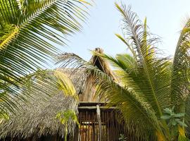 Cabaña a diez pasos del mar, glamping site in El Paredón Buena Vista