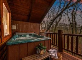 Viesnīca Log Cabin, Hot Tub, Fireplace, Pool Table & Views! pilsētā Sevjervila