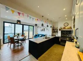 Modern & Vintage inspired Home in Old Totterdown