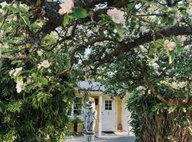 Villa Sol B&B and Hostel, hotel sa Borgholm