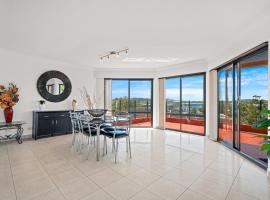 Spacious Modern Apartment with Breathtaking Views, hótel í Terrigal