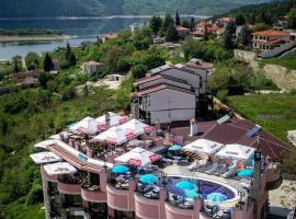 MOBI DICK Family Hotel, hotel em Glavatartsi