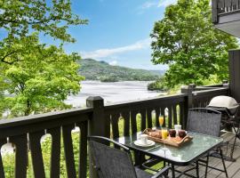 Stunning Condo - View on Lake Tremblant & Mountain, hotel in Mont-Tremblant