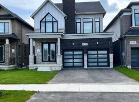 Brand New 4 bedroom Villa by Hamilton Airport!, hotell i Hamilton