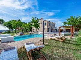 4 Bedroom Beautiful Home In Senigallia