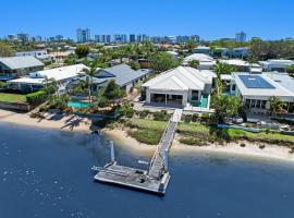 4 bedroom waterfront dream holiday home and small pet friendly, hotel en Mooloolaba