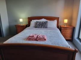 Peaceful 3 bedroom house in Melton Vic, hotel din Melton