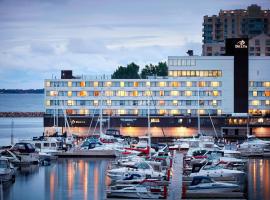 Delta Hotels by Marriott Kingston Waterfront, хотел в Кингстън