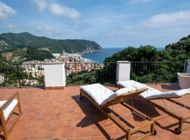 100b - VILLA Ginestra, ampia Terrazza 120m2 vista mare 10 minuti a piedi spiaggia, 3 camere da letto, hotel di Sestri Levante