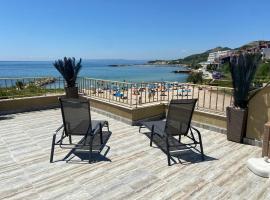 25Metres FROM THE BEACH!! Luxury Sea Paradise Apartments, hotel en Kavarna