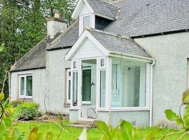 Cosy Country House in Deeside, sumarhús í Finzean