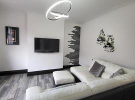 Modern Refurbished 3 Bedroom Self Catering house in Preston: Preston şehrinde bir otel