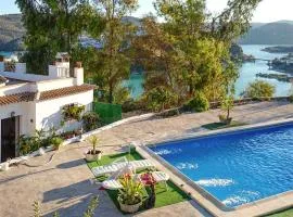 Amazing Home In Iznajar With Lake View