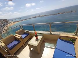 Charming Sea View Condo in Sidi Beshr R14, hotell i Alexandria