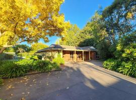 Viesnīca Hahndorf Home, walk to main st, sleeps 8 pilsētā Hāndorfa