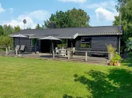 Lovely Home In Dronningmølle With Kitchen