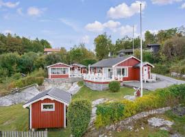 Nice Home In Uddevalla With House Sea View, hotel a Uddevalla