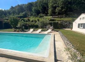 Villa authentique avec piscine, jardin, hotel v mestu Montélimar