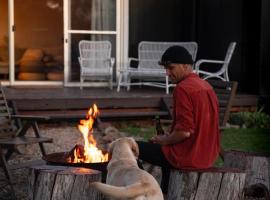 Dune Shack - On The Beach, 10 minutes from Port Arthur، فندق في وايت بيتش