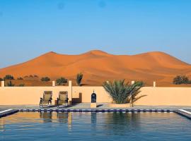 Hotel Camping Les Roses Des Dunes & Piscine, hotel v destinaci Merzouga