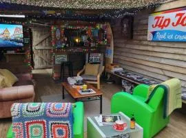 Raglan West Retro Beach Vibe Accommodation