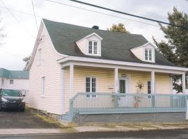 Viesnīca Maison 3 Chambres Centre Lévis Parking et Jardin pilsētā Levi