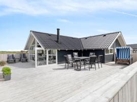 Holiday Home Betti - 200m from the sea in Western Jutland by Interhome, hotel i Lakolk