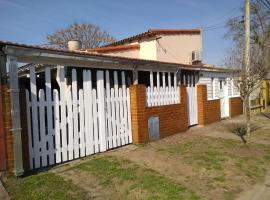 La casita Libertad en San Miguel del Monte – hotel w mieście San Miguel del Monte