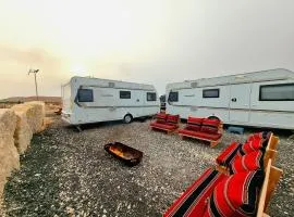 Glamping Caravans At The Farm - גלמפינג קרוואנים בחווה