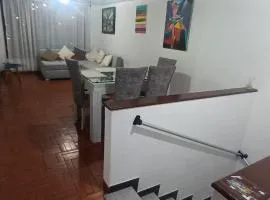 Casa de 4 habitaciones y 3 baños cerca al centro de la ciudad