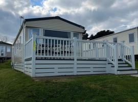 Lovely 3 bedroom caravan to rent in the lovely Hoburne Devon Bay, hotel i Torquay