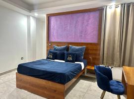 luxury room on NH8 near Hero Honda Chowk Gurgaon, Hotel in Gurgaon