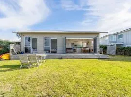 Beachfront Beauty - Whangamata Beachfront Home