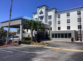 Holiday Inn Express Hotel & Suites Cocoa Beach, an IHG Hotel, готель у місті Коко-Біч