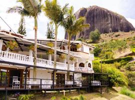 Hotel Casa Linda Guatape، فندق في غواتابيه