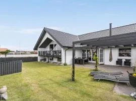 Lovely Home In Hvide Sande With Wifi