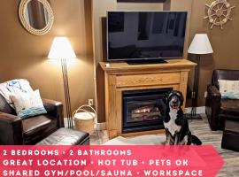 Pet-friendly Canal Park Condonear Lakewalk Pool, hotel di Duluth