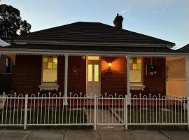 Cottage on Manilla - Bathurst - Centrally located, hotel v destinaci Bathurst