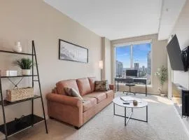 Heart of Downtown Calgary Spacious Luxury Condo with Stunning Views and Premium Amenities