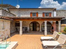 Beautiful Villa Andoro with pool in Vrsar