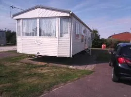 Cozy Camber Caravan 3 bedroom Retreat with decking