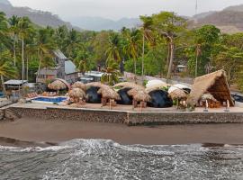 Almare Zonte - BeachFront Glamping Hotel, prabangi stovyklavietė mieste El Zonte